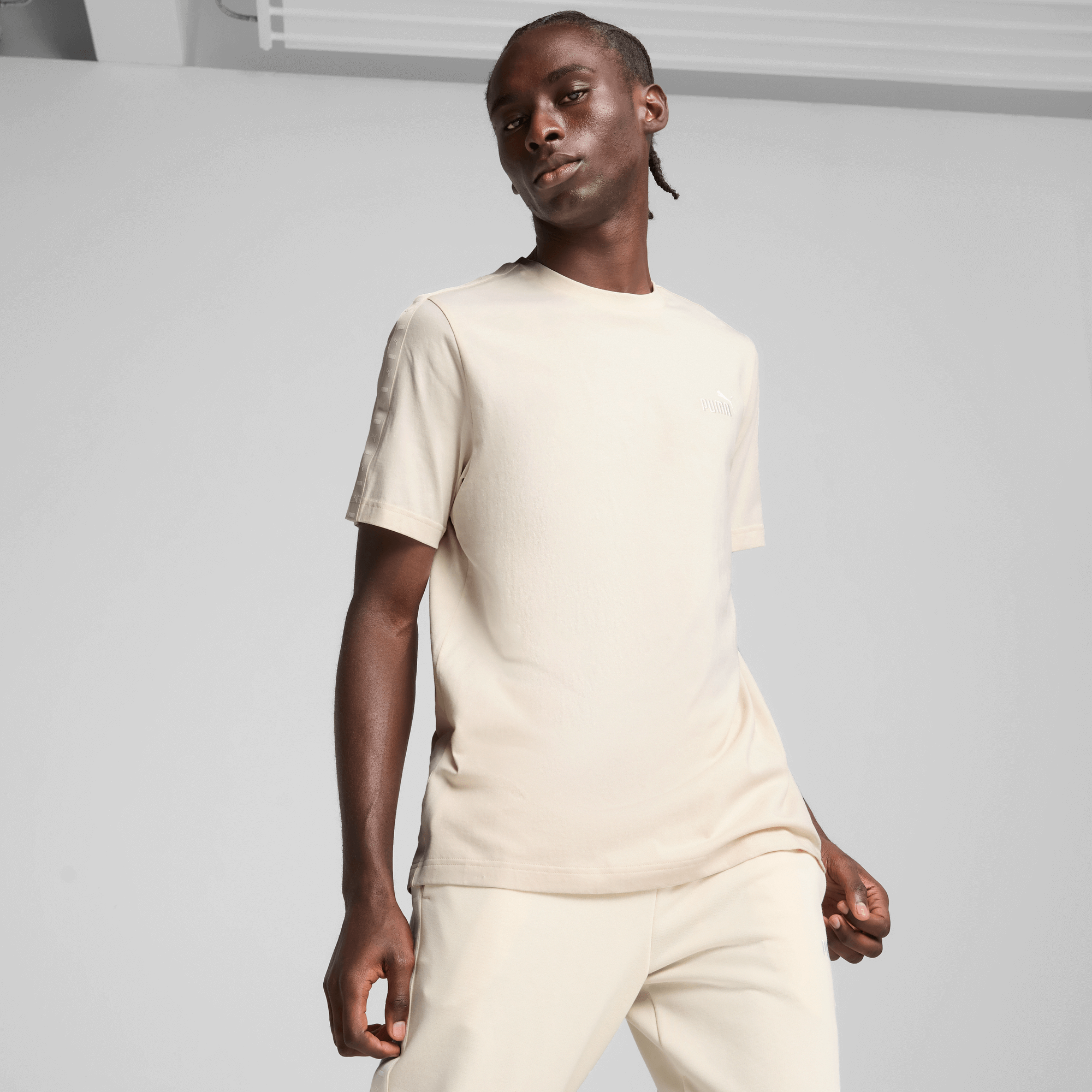 تي شيرت Puma Ess Tape للرجال البالغين باللون الأبيض العاجي