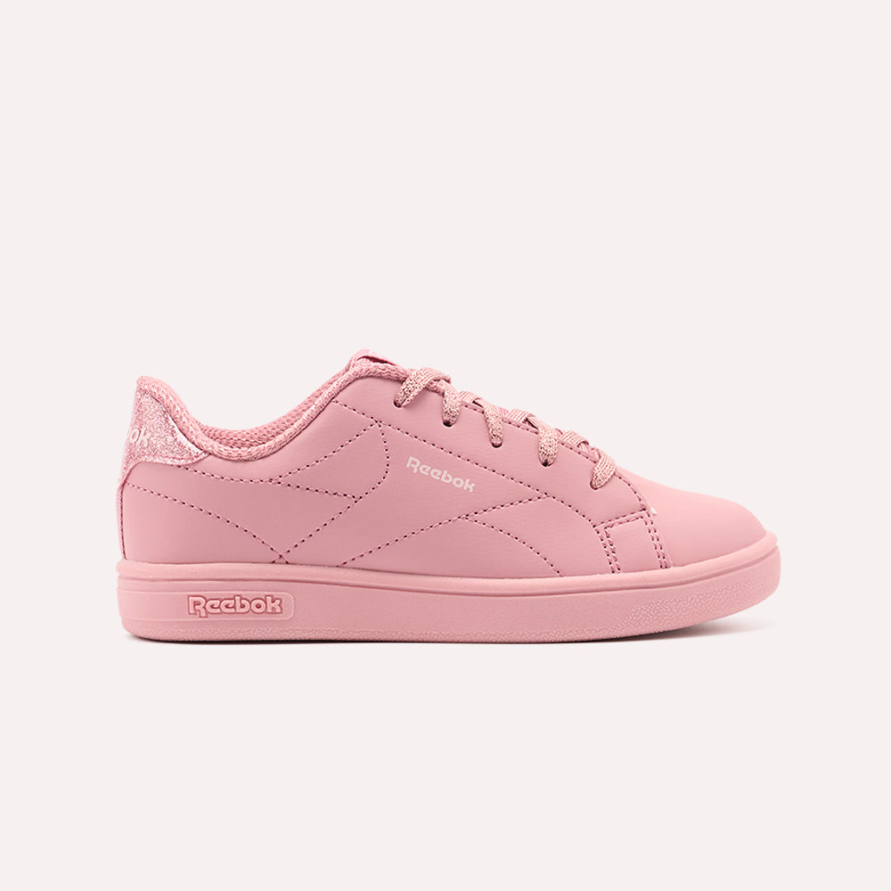 Court Clean Femme Basket Reebok in pink, perfect for daily wear and streetwear style.