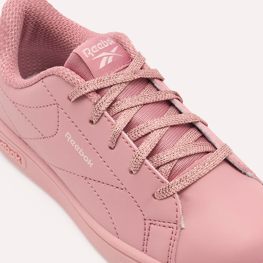Reebok Court Clean Femme Baskets in pink color with comfortable cushioning and classic style.