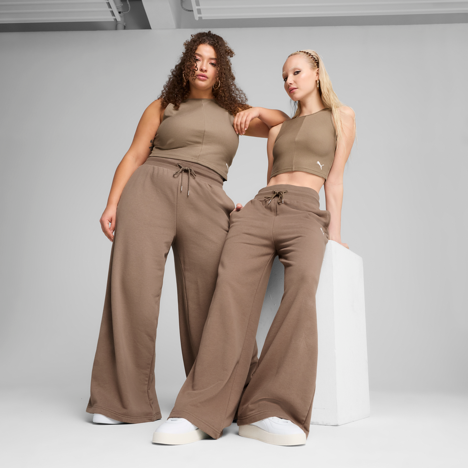Puma Wardrobe Ess Relaxed Wide Leg Sweatpants Tr Adultes Femme Jogging Gris