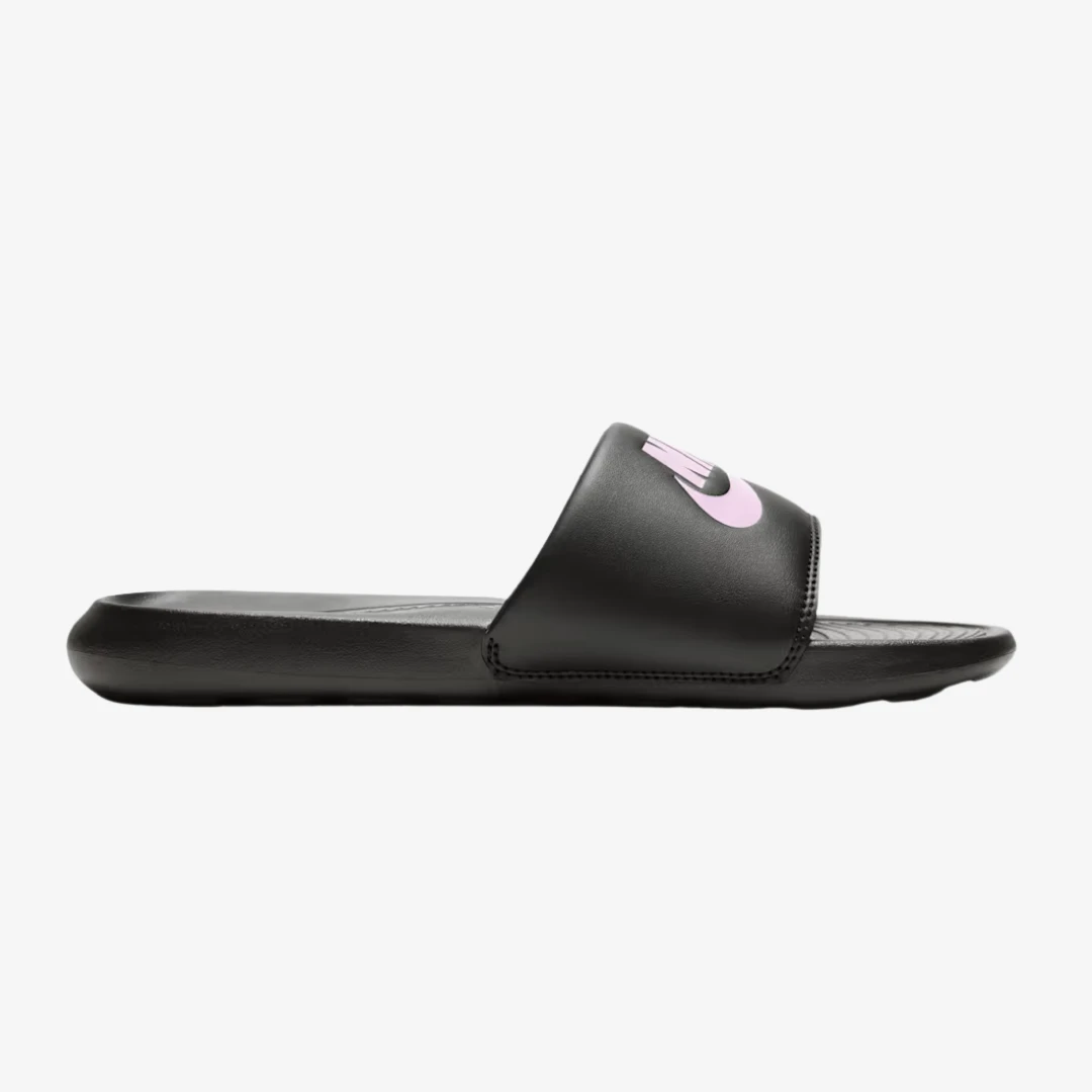 Victori One Claquettes by NIKE