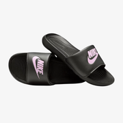 Victori One Claquettes by NIKE