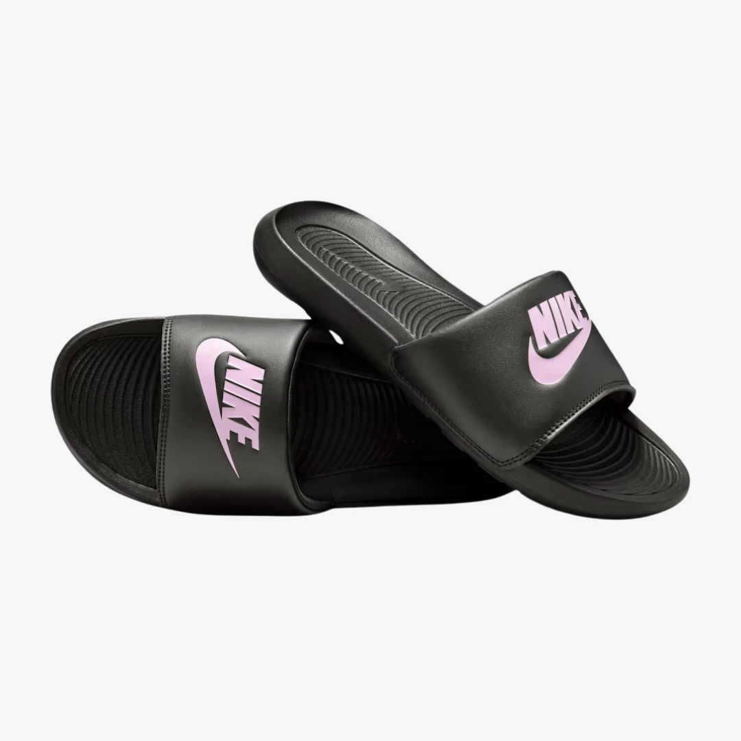 Victori One Claquettes by NIKE