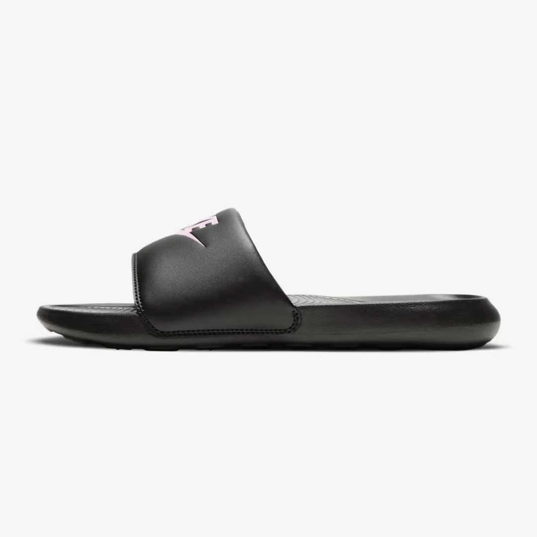 Victori One Claquettes by NIKE