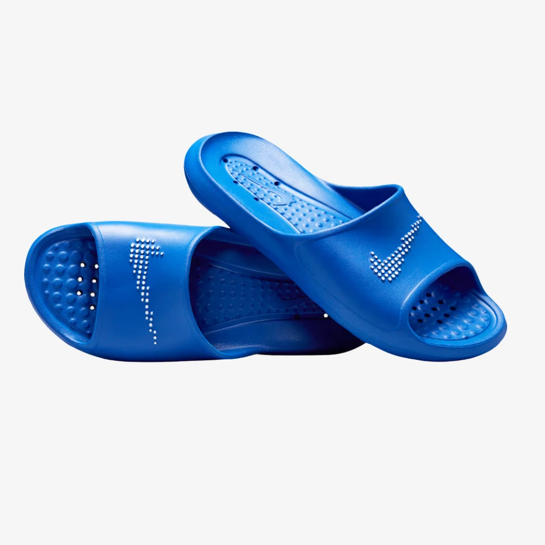 Victori One Shower Claquettes by NIKE