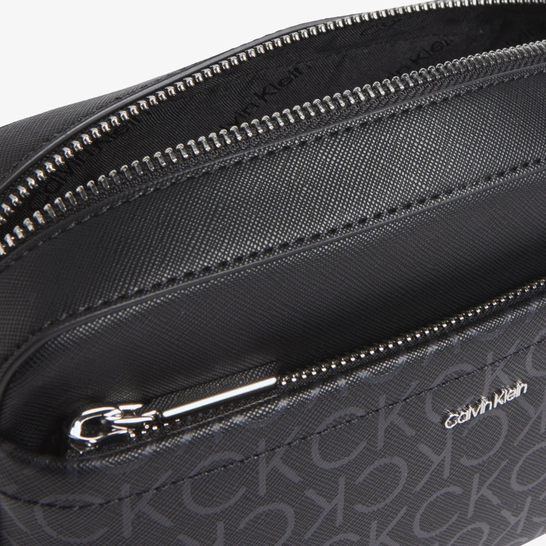 Must Aop Double Straps Sacs À Main by CALVIN KLEIN