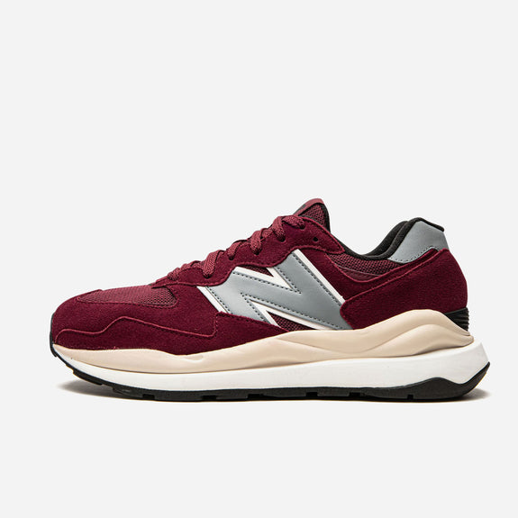 New Balance 57/40 Baskets Adultes Homme Rouge