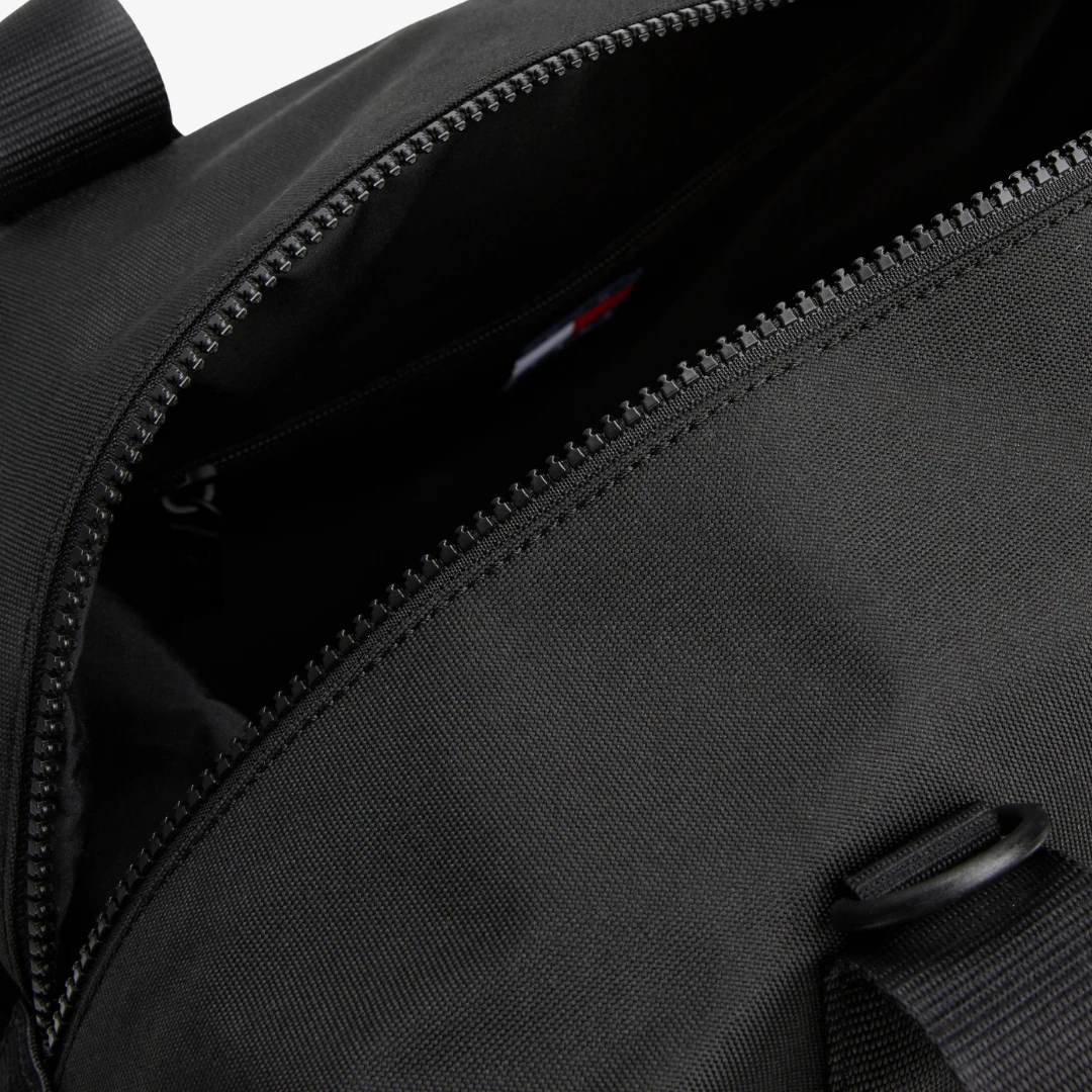 Diamond Texture Logo Crossbody Sac De Sport by TOMMY HILFIGER