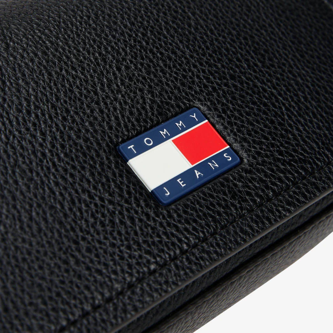 Must Flap Sac Bandoulière by TOMMY HILFIGER