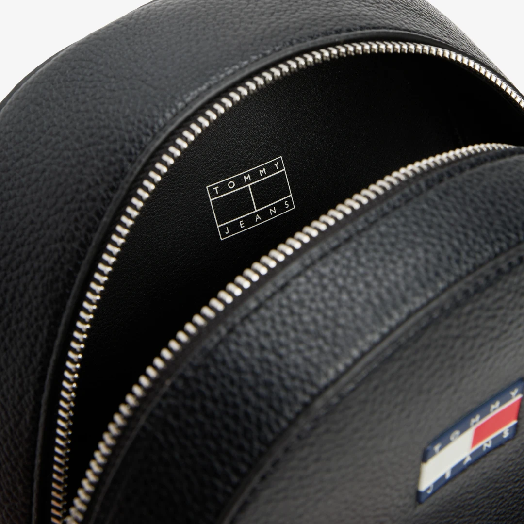Pebble Grain Rubberised Logo Sac À Dos by TOMMY HILFIGER