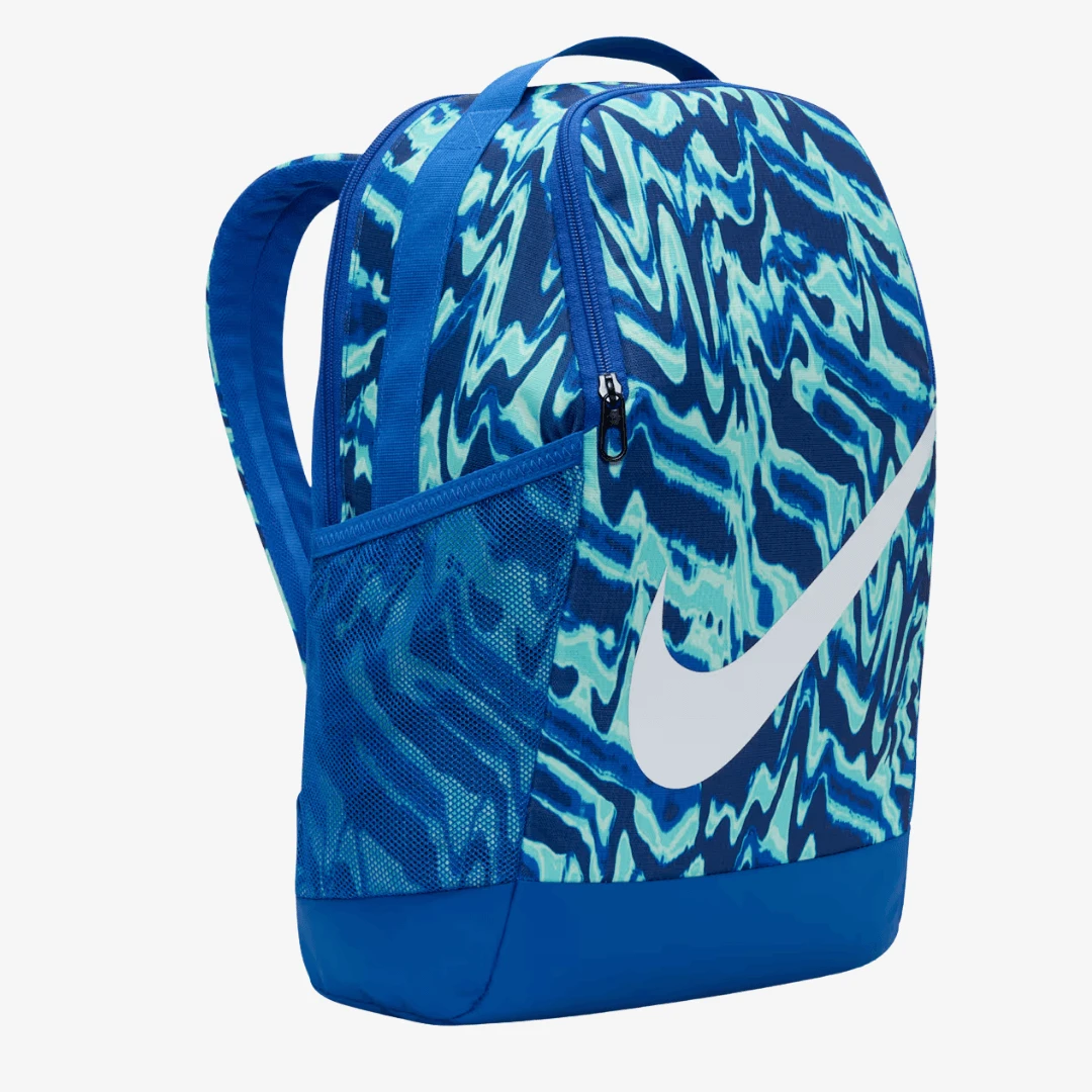 Nike Brasilia Sac À Dos avec design bleu et motifs ondulés, idéal pour une utilisation quotidienne.