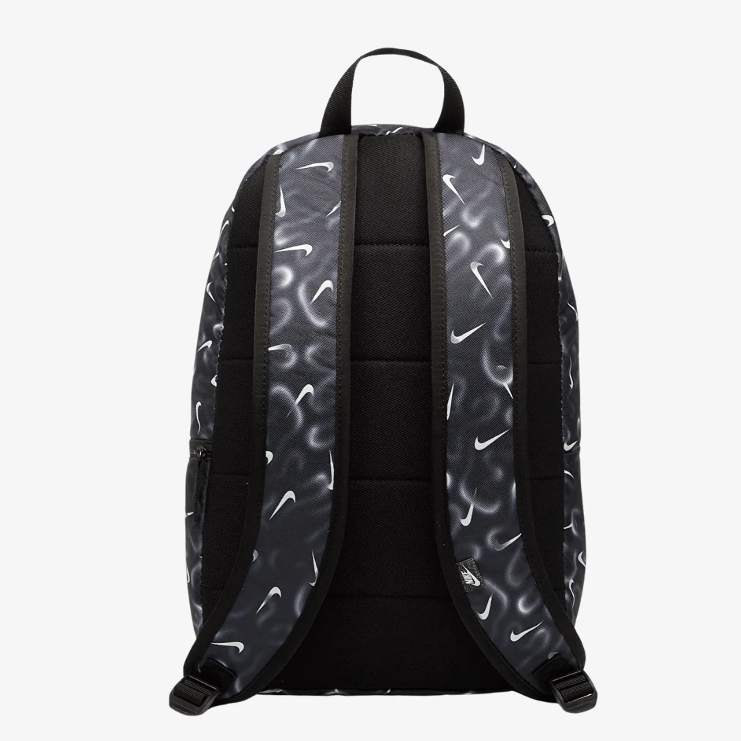 Heritge Sac À Dos Nike avec design moderne et bretelles rembourrées pour un port confortable.